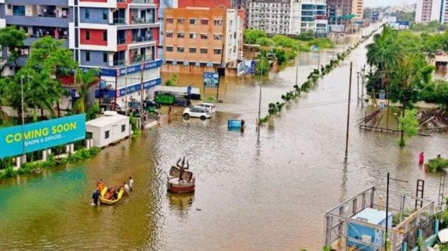 Workers conducting dredging and desilting operations in the Vishwamitri River to increase its flood-carrying capacity.