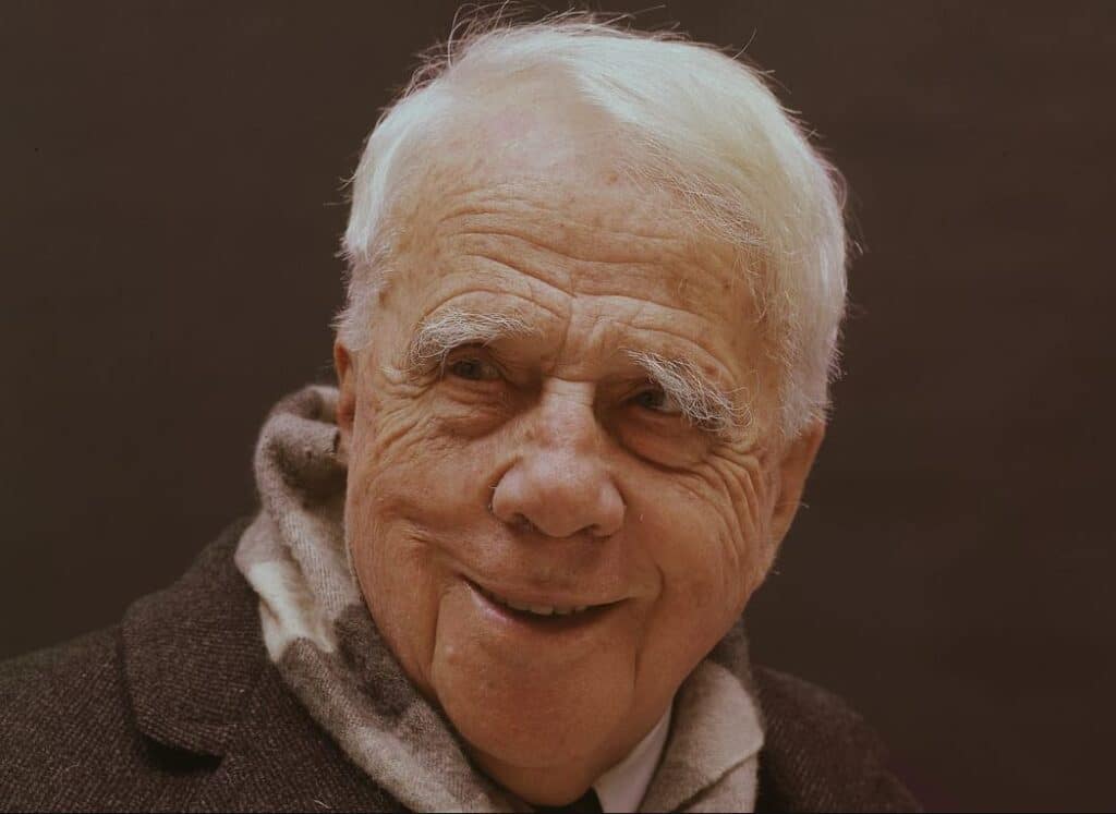 Robert Frost success story illustrating the life and literary journey of the famous American poet