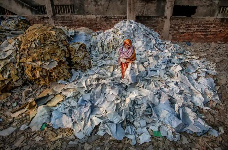 The Environmental Impact of Fast Fashion: Why “Cheap” Clothes Come at a High Cost
